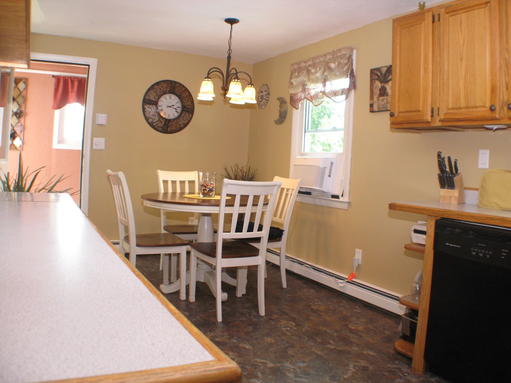 43 Roberta Road Blackstone, MA 01504 - Photo 6 of 30 Gallery Image 6