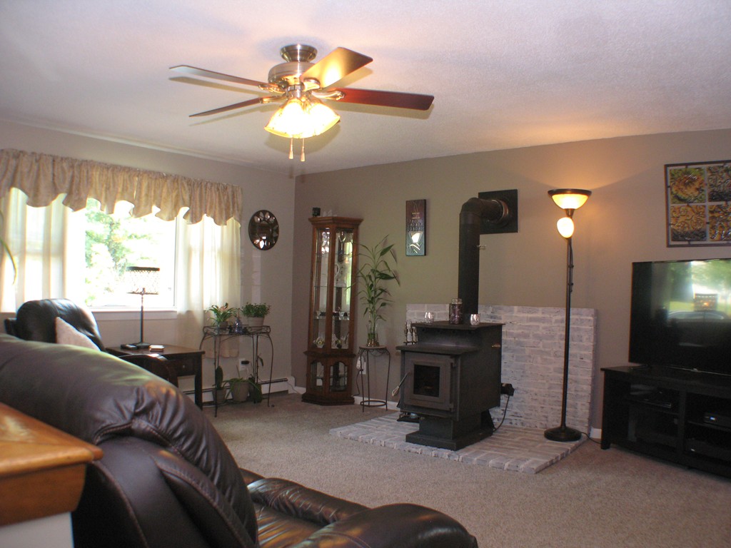 43 Roberta Road Blackstone, MA 01504 - Photo 8 of 30 Gallery Image 8