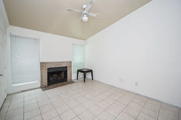 $1,000 | 3900 Woodchase Drive, Unit 86, Houston, TX 77042