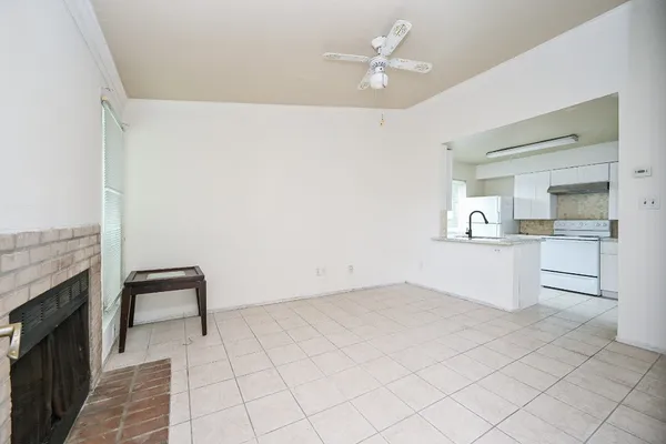 $1,000 | 3900 Woodchase Drive, Unit 86, Houston, TX 77042