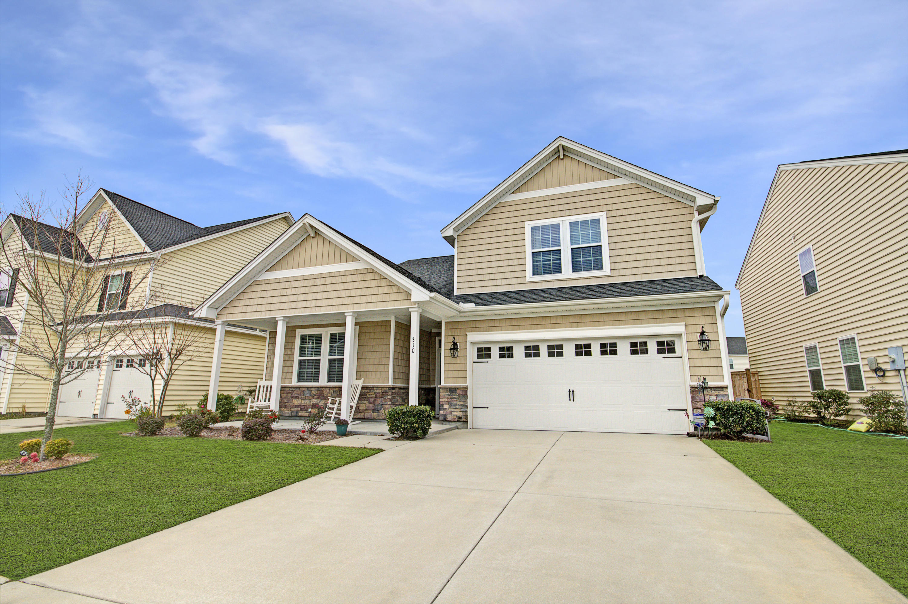 310 Beautyberry Road Summerville, SC 29486 - Photo 3 of 29 IMG_6077_8_9