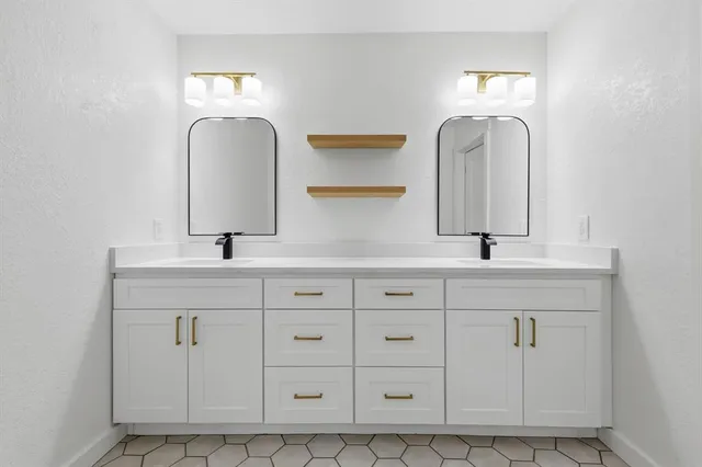 $388,900 | 5940 Hunters View Lane, Dallas, TX 75232