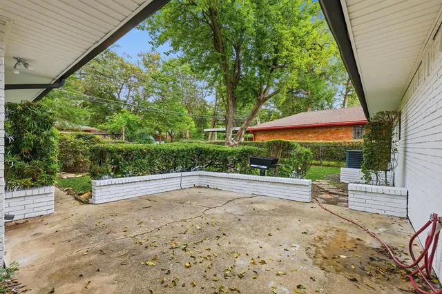 $388,900 | 5940 Hunters View Lane, Dallas, TX 75232