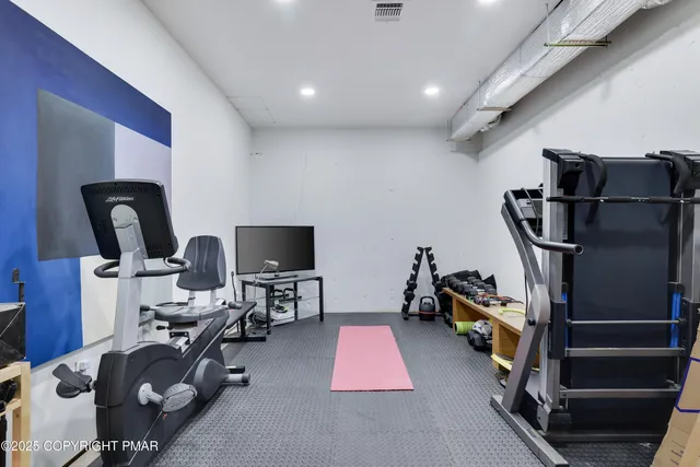 $1,500,000 | 125 Achill Lane, Dingmans Ferry, PA 18328