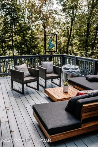 $1,500,000 | 125 Achill Lane, Dingmans Ferry, PA 18328