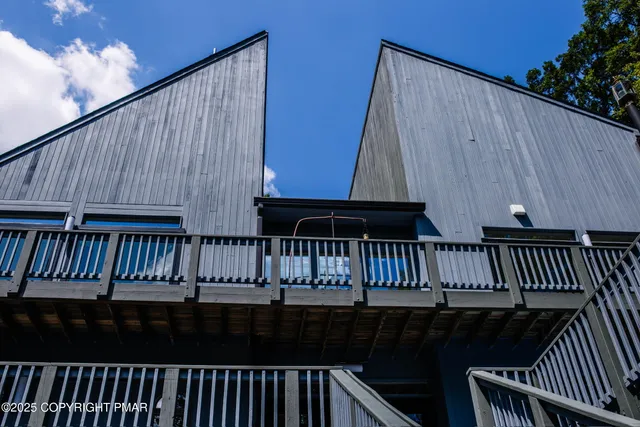 $1,500,000 | 125 Achill Lane, Dingmans Ferry, PA 18328