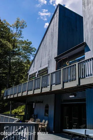 $1,500,000 | 125 Achill Lane, Dingmans Ferry, PA 18328