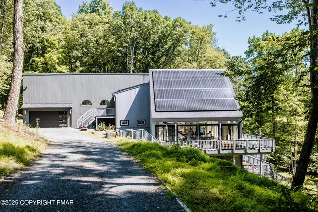 $1,500,000 | 125 Achill Lane, Dingmans Ferry, PA 18328