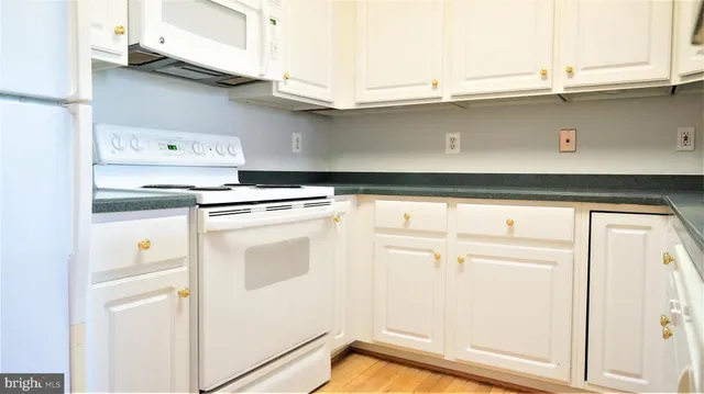$2,375 | 12195 Abington Hall Place, Unit 201, Reston, VA 20190