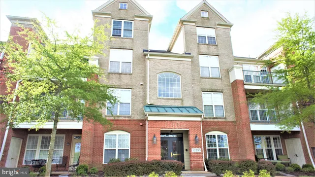 $2,375 | 12195 Abington Hall Place, Unit 201, Reston, VA 20190