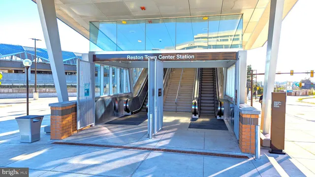 $2,375 | 12195 Abington Hall Place, Unit 201, Reston, VA 20190