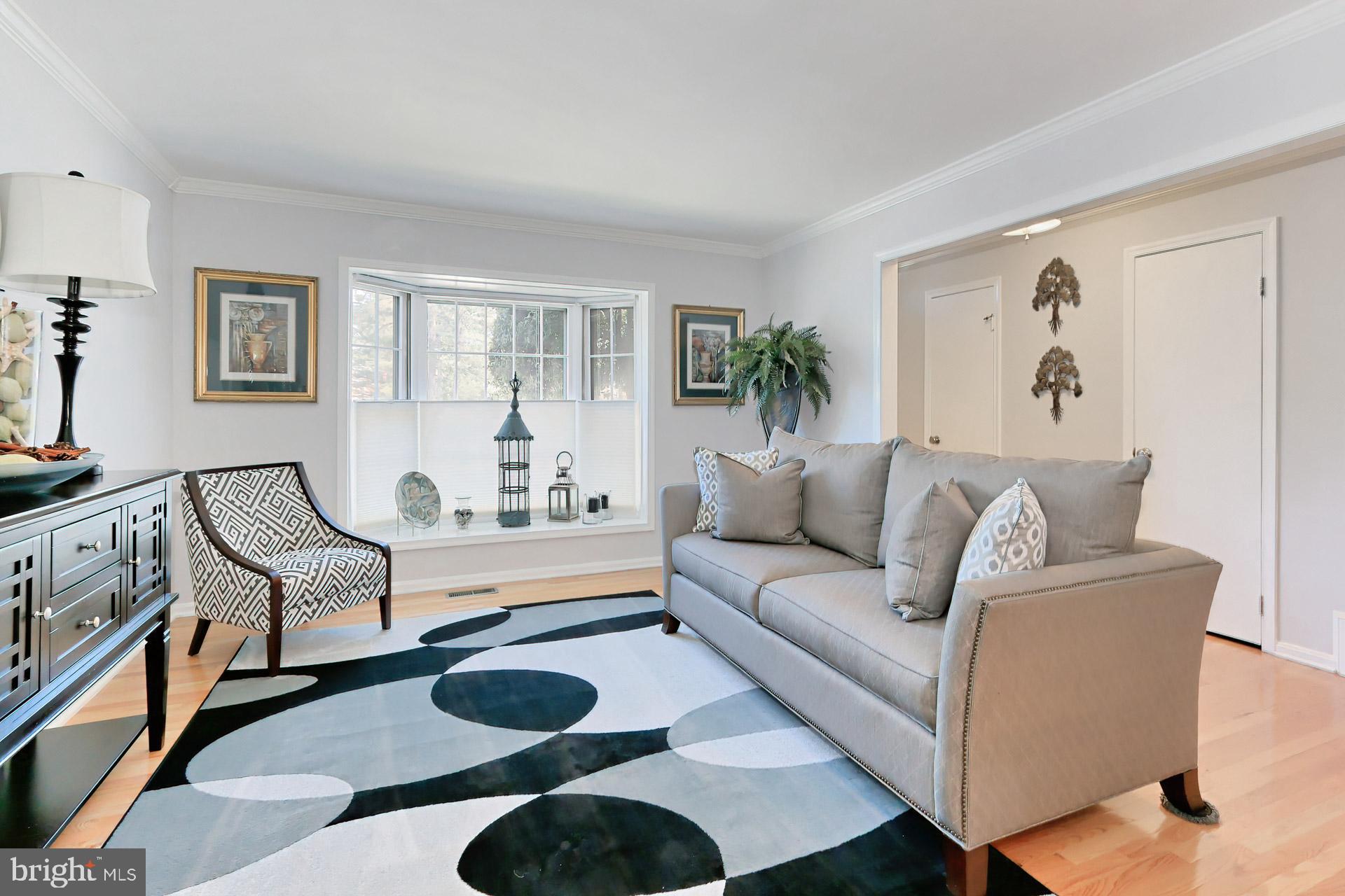 8134 Sleepy View Lane Springfield, VA 22153 - Photo 4 of 28 Gallery Image 4