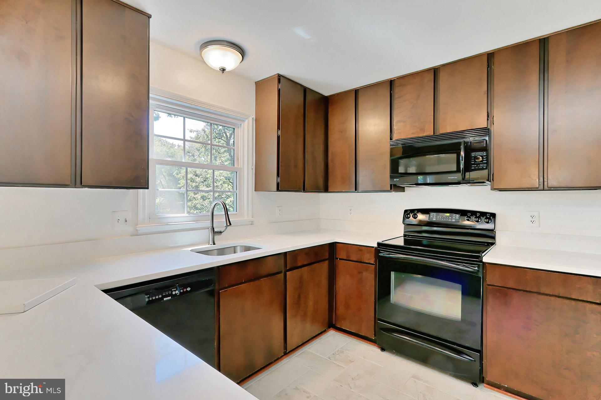 8134 Sleepy View Lane Springfield, VA 22153 - Photo 8 of 28 New quartz countertops