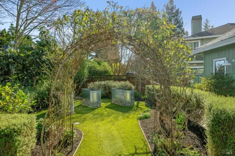 $2,395,000 | 446 Tee Court, Healdsburg, CA 95448