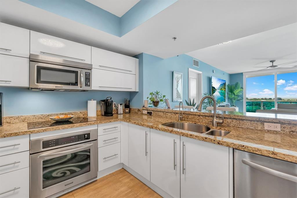 2641 North Flamingo Road, Unit 1105N Sunrise, FL 33323 - Photo 4 of 32 Photo 4