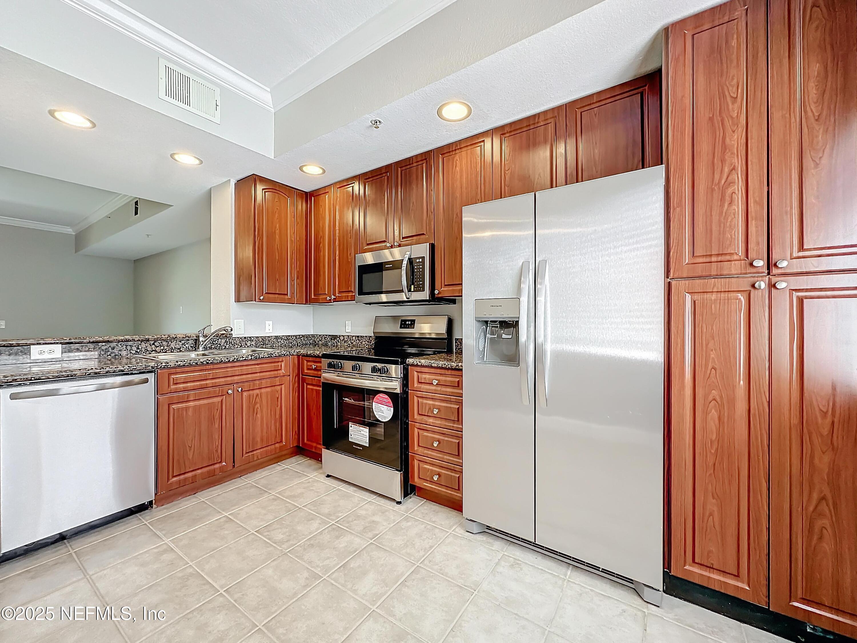 9745 Touchton Road, Unit 1527 Jacksonville, FL 32246 - Photo 4 of 29 beyc66db32e7bc637