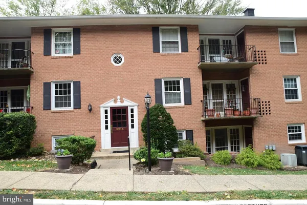 $2,100 | 3814 Lyndhurst Drive, Unit 103, Fairfax, VA 22031