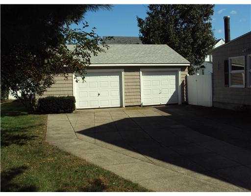 75 Riverfarm Road Cranston, RI 02910 - Photo 18 of 18 Exterior Back.