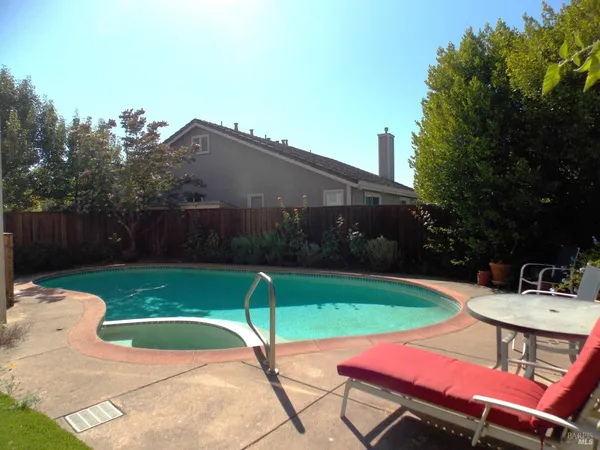 $815,000 | 1349 Golf Course Drive, Windsor, CA 95492