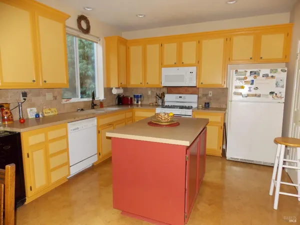 $815,000 | 1349 Golf Course Drive, Windsor, CA 95492