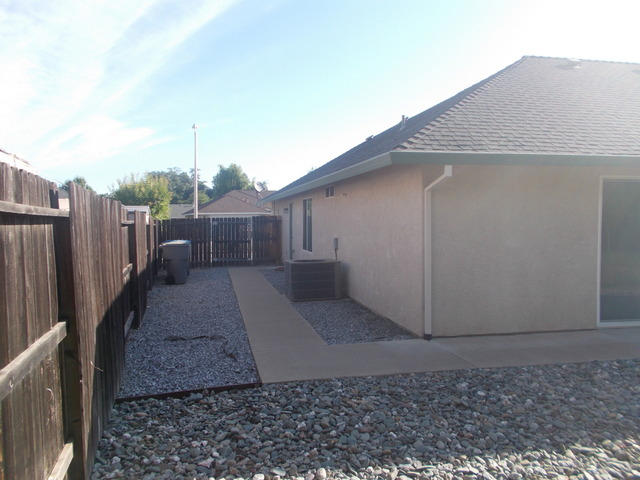 2649 Rhinestone Way Redding, CA 96001 - Photo 23 of 25 a backyard of a house