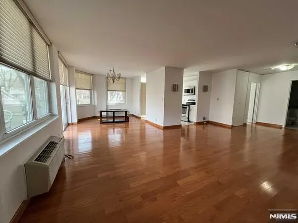 $3,500 | 200 Grand Cove Way, Unit 2A, Edgewater, NJ 07020