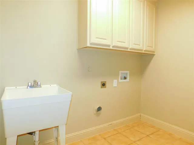 a view of a house with backyard and porch