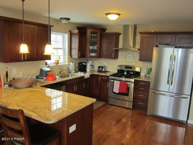 141 Tanager Road Lackawaxen, PA 18435 - Photo 17 of 37 18 kitchen (640x480)