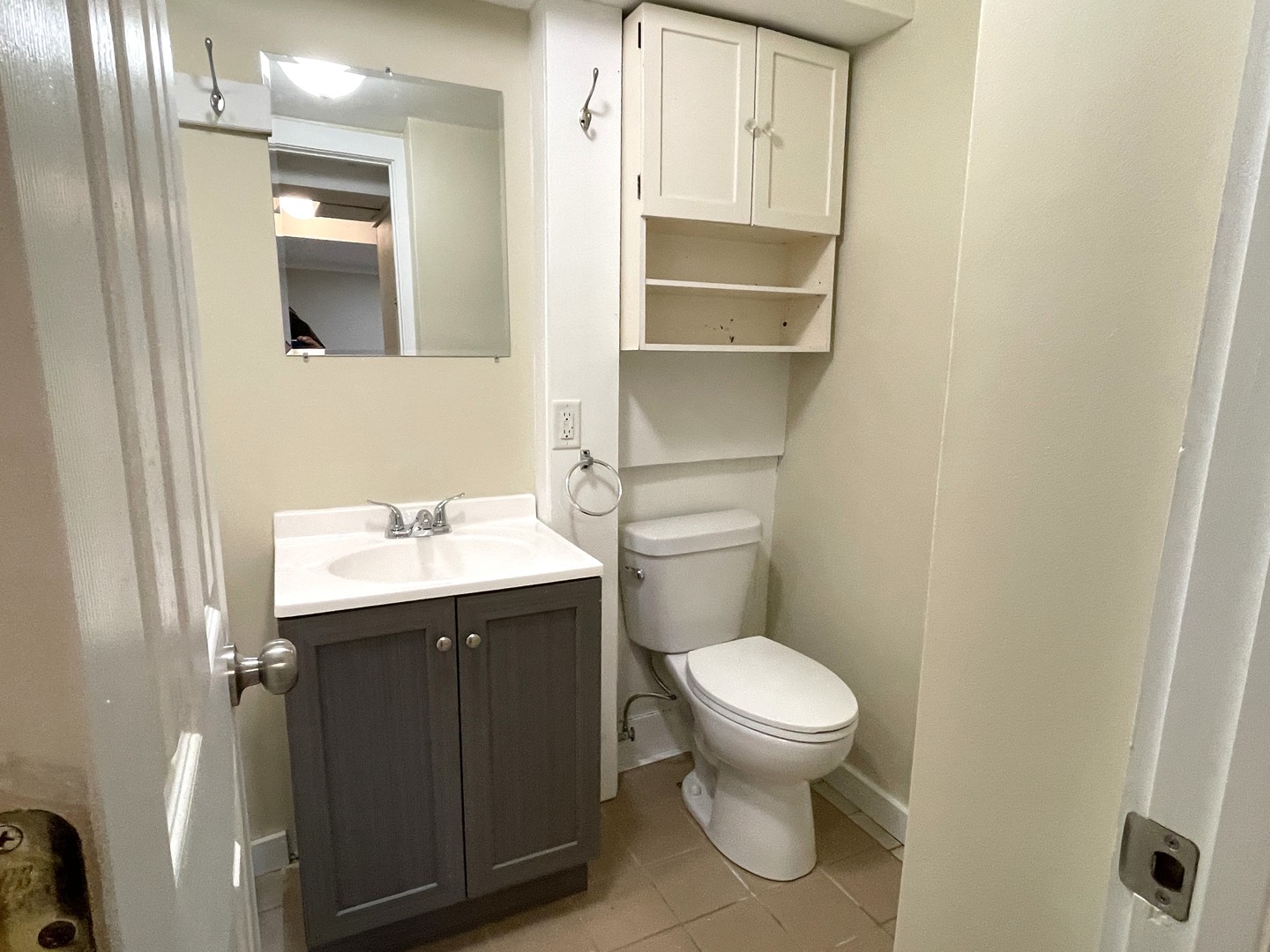 501 East University Avenue Bloomington, IL 61701 - Photo 13 of 21 a bathroom with a toilet sink and mirror