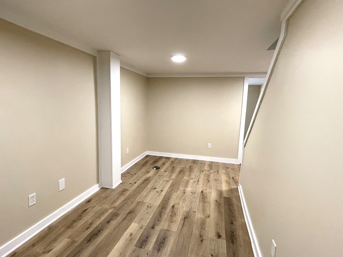 501 East University Avenue Bloomington, IL 61701 - Photo 20 of 21 a view of wooden floor