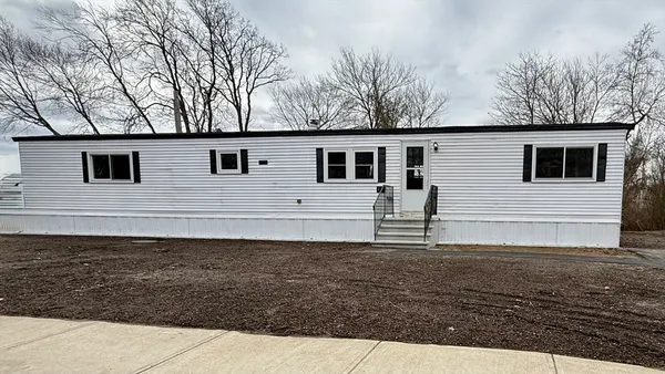 $2,600 | 12 Hayes Street, Unit 12, Salisbury, MA 01952