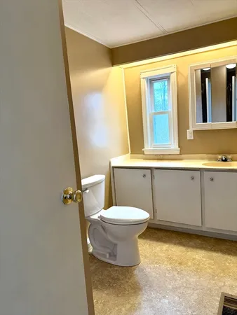 $2,600 | 12 Hayes Street, Unit 12, Salisbury, MA 01952