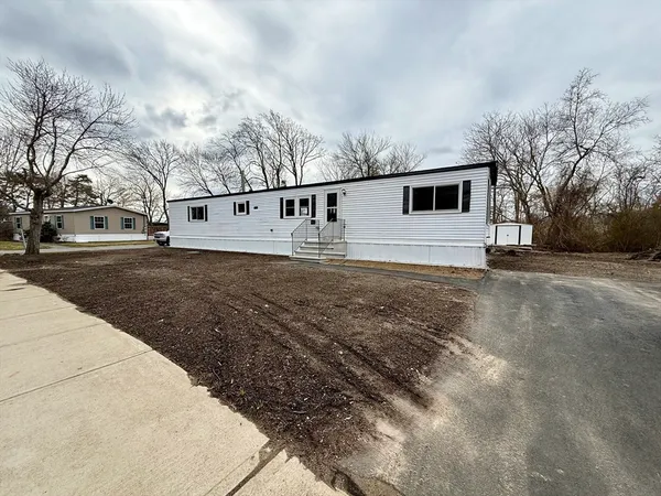 $2,600 | 12 Hayes Street, Unit 12, Salisbury, MA 01952