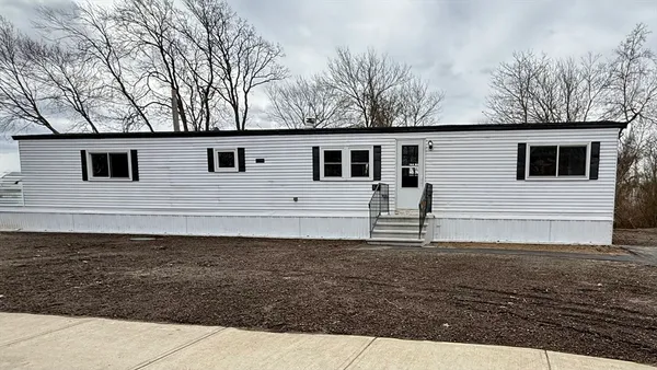 $2,400 | 12 Hayes Street, Unit 12, Salisbury, MA 01952