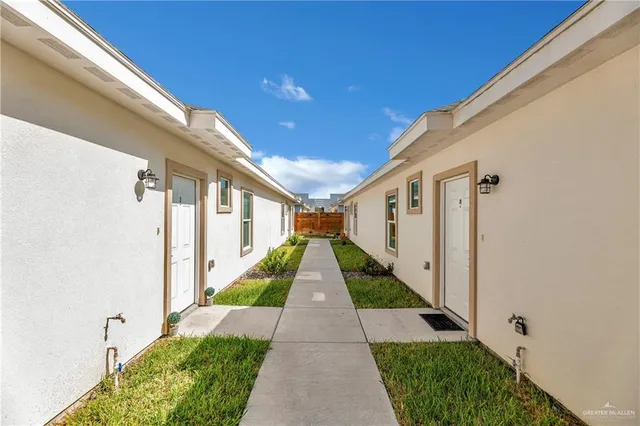 a view of a pathway with a white house