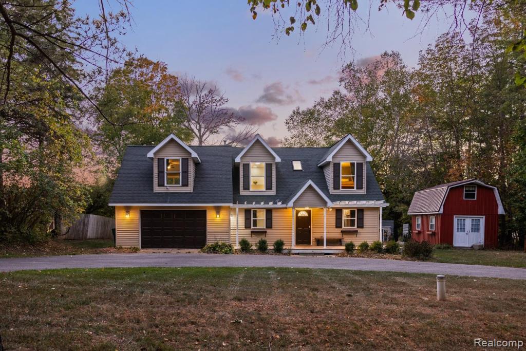 8275 Shrigley Road Charlevoix, MI 49720 - Photo 16 of 20 Gallery Image 16
