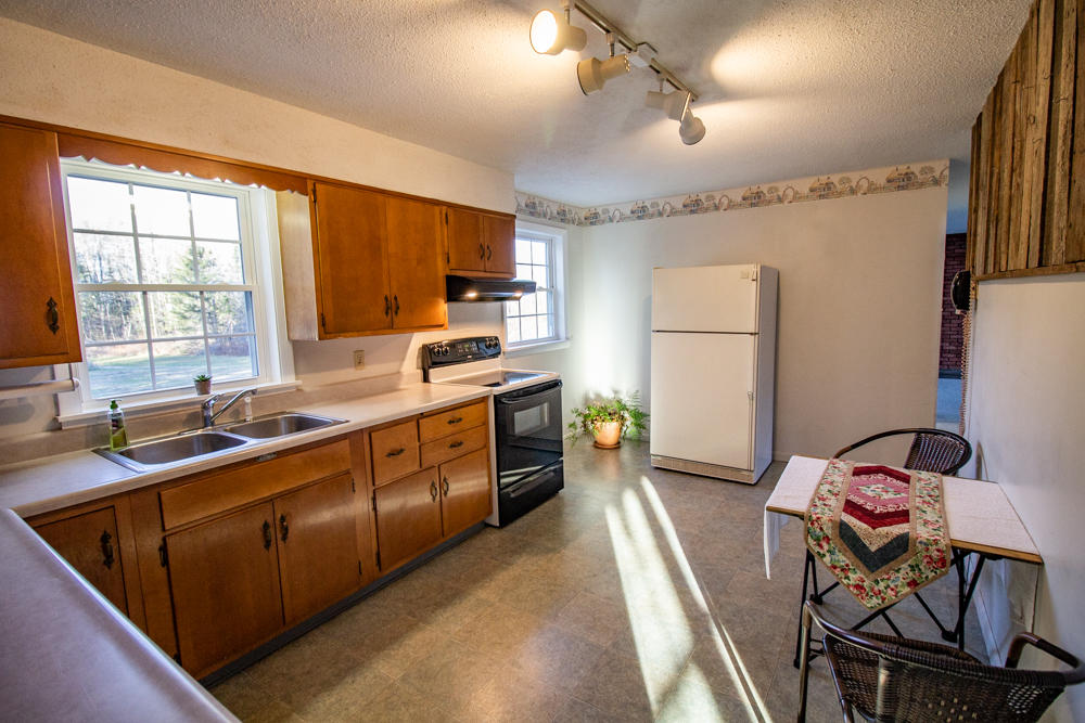 870 Kennebec Road Hampden, ME 04444 - Photo 8 of 40 008