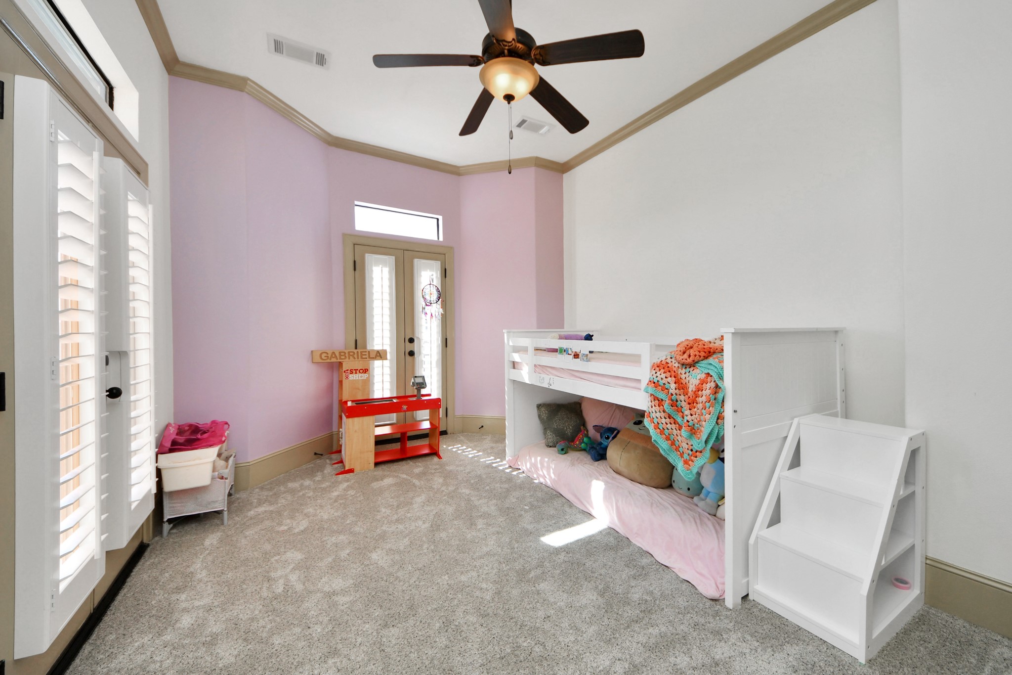 1141 West 23rd Street, Unit A Houston, TX 77008 - Photo 27 of 35 a bedroom with furniture and a chandelier fan