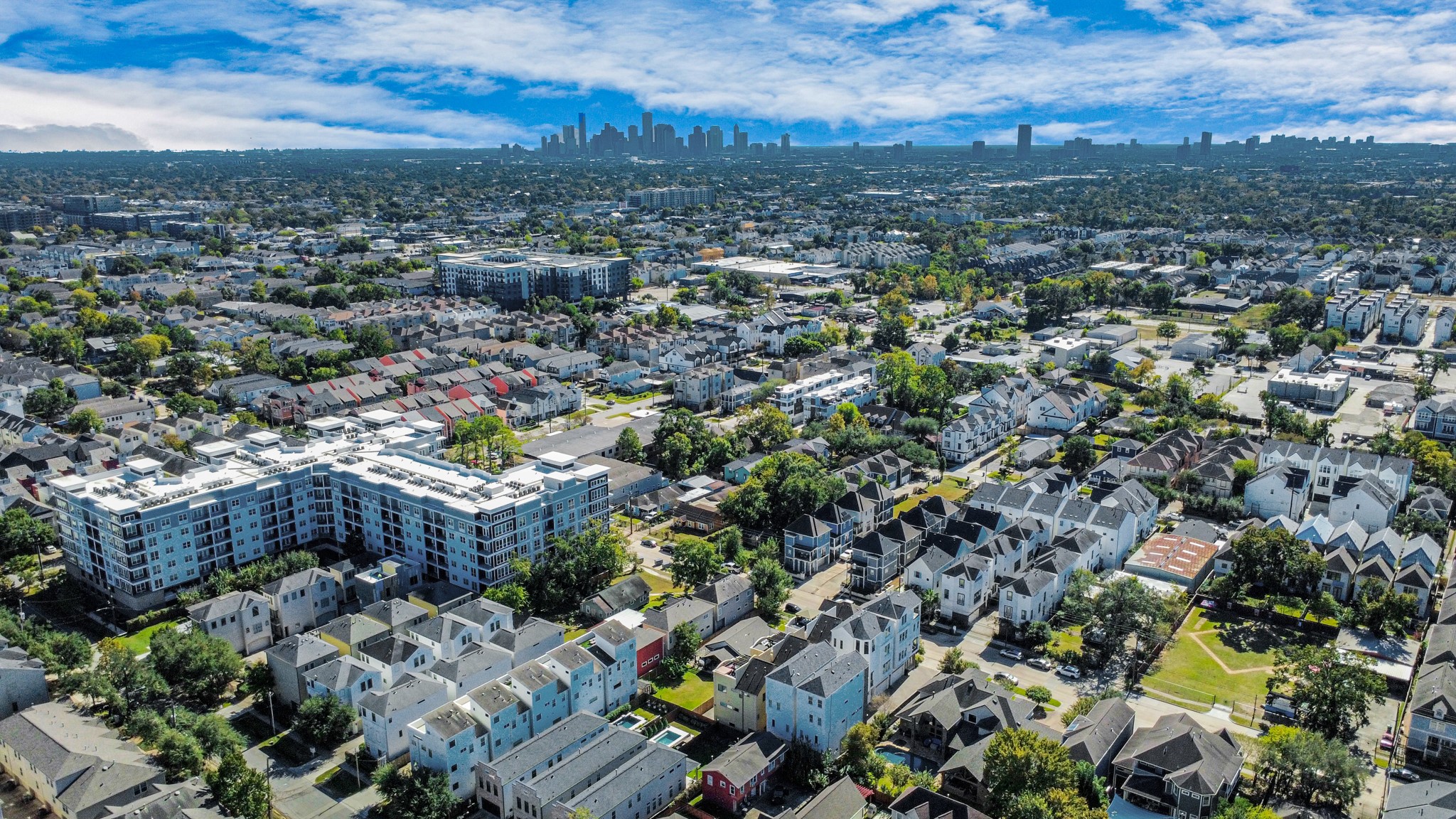 1141 West 23rd Street, Unit A Houston, TX 77008 - Photo 33 of 35 an aerial view of residential houses with outdoor space
