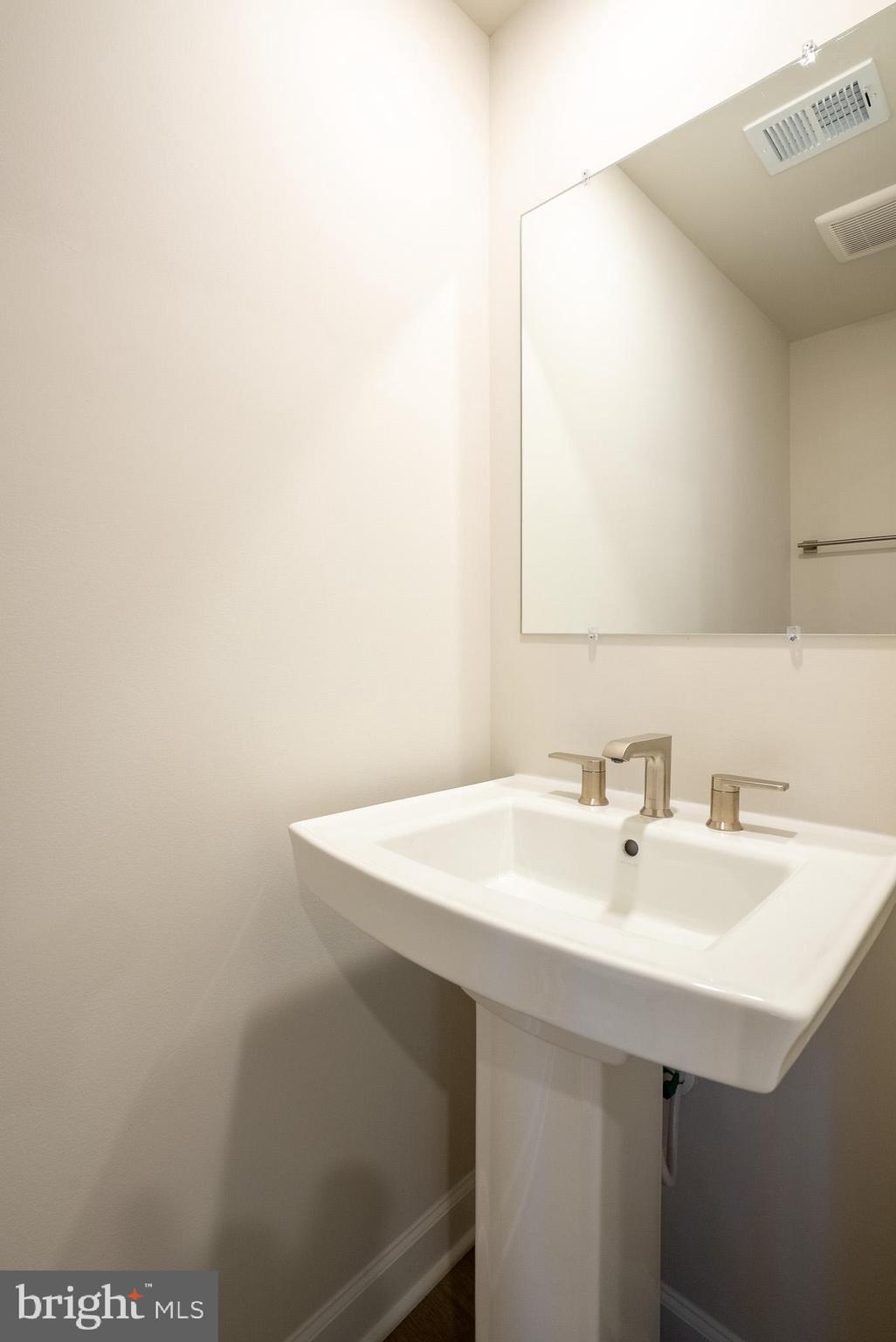 21835 Express Terrace Ashburn, VA 20147 - Photo 16 of 34