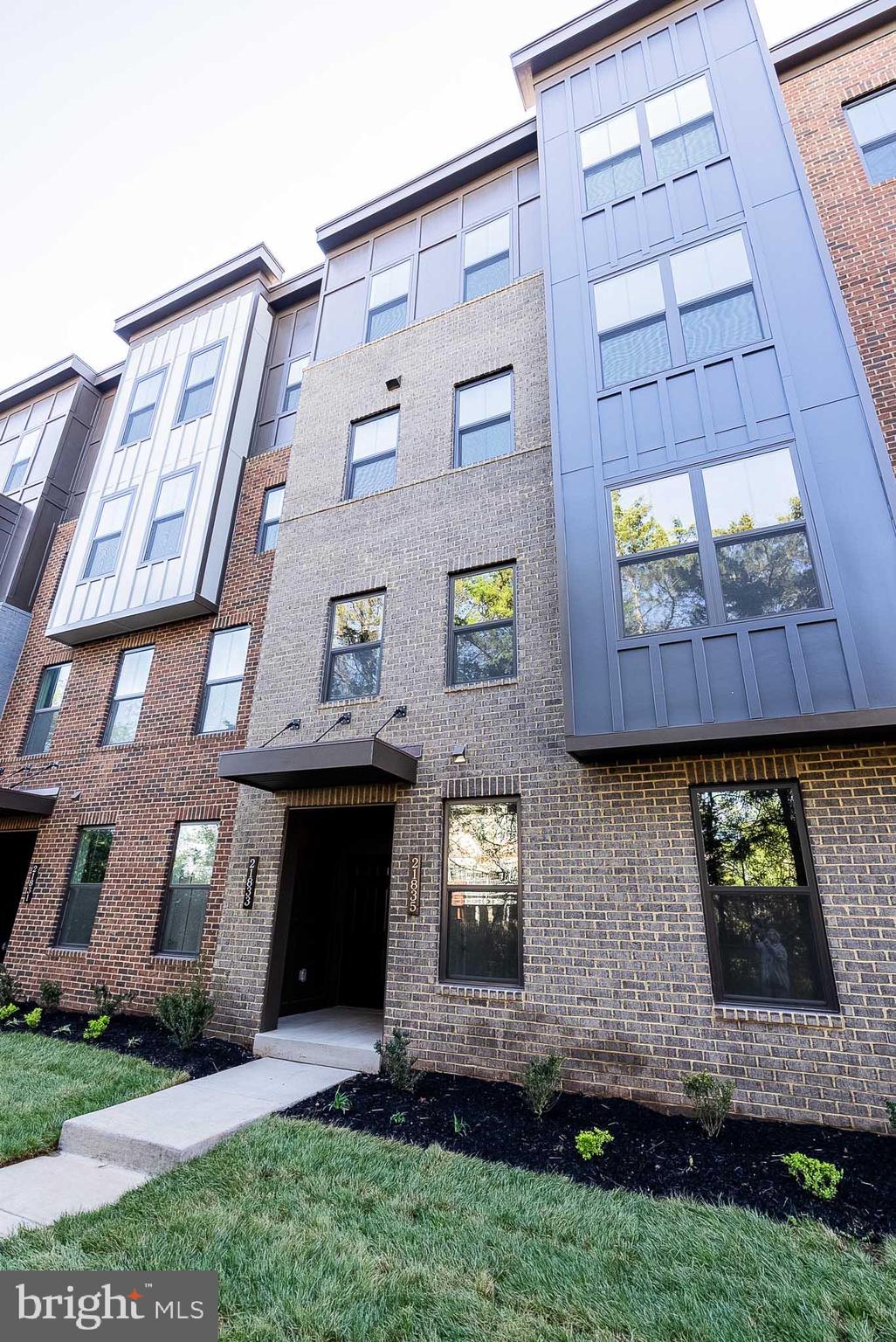21835 Express Terrace Ashburn, VA 20147 - Photo 2 of 34