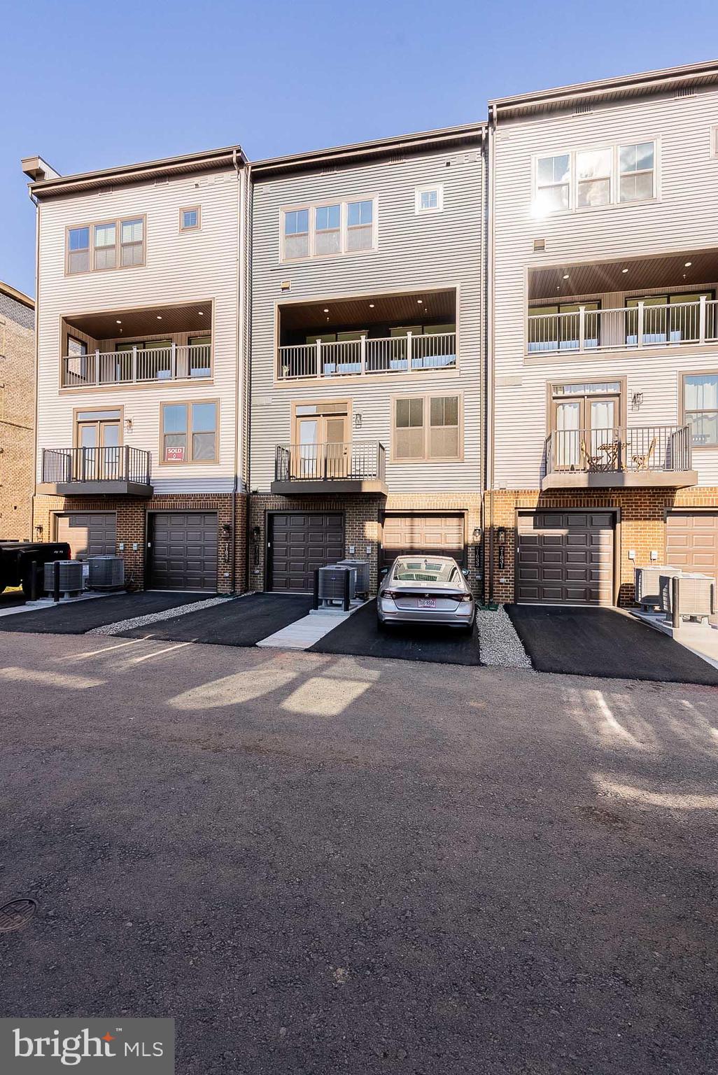 21835 Express Terrace Ashburn, VA 20147 - Photo 32 of 34