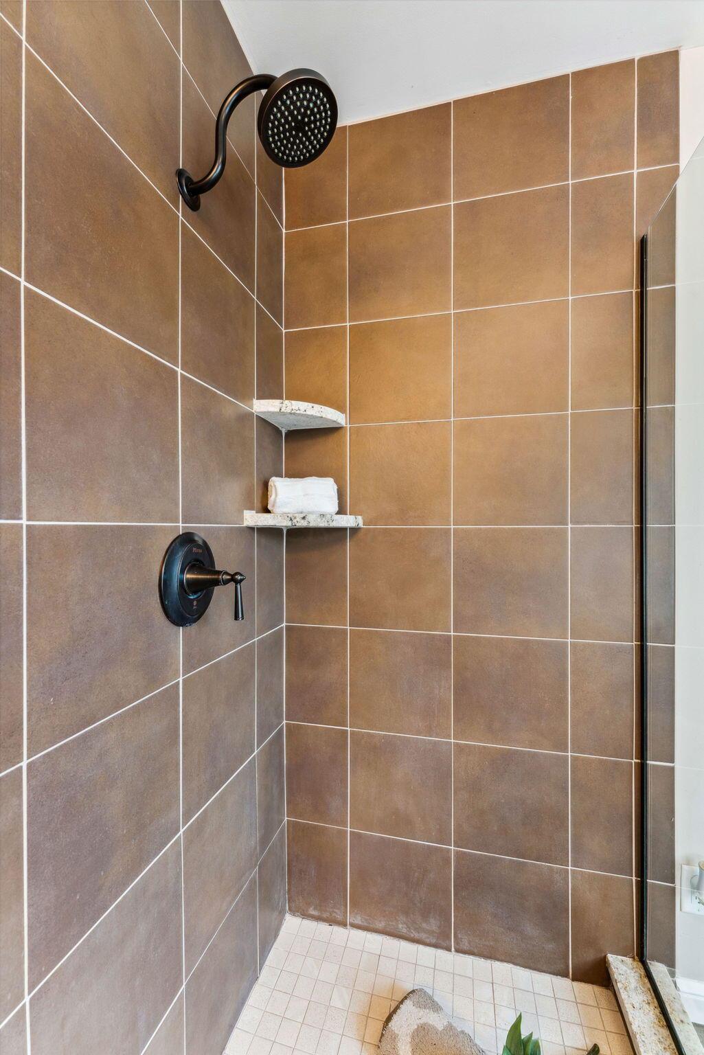 771 Vernon Road Columbus, OH 43209 - Photo 18 of 52 Shower