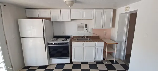 $219,500 | 5742 Central Drive, Globe, AZ 85501