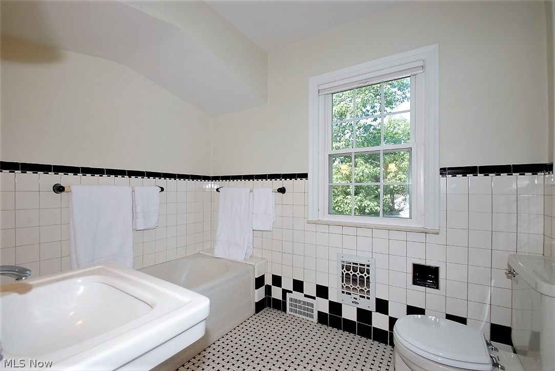 2490 Fenwick Road Cleveland, OH 44118 - Photo 22 of 31 NICELY SIZED SECOND FLOOR FULL BATH WITH TUB AND SEPARATE SHOWER