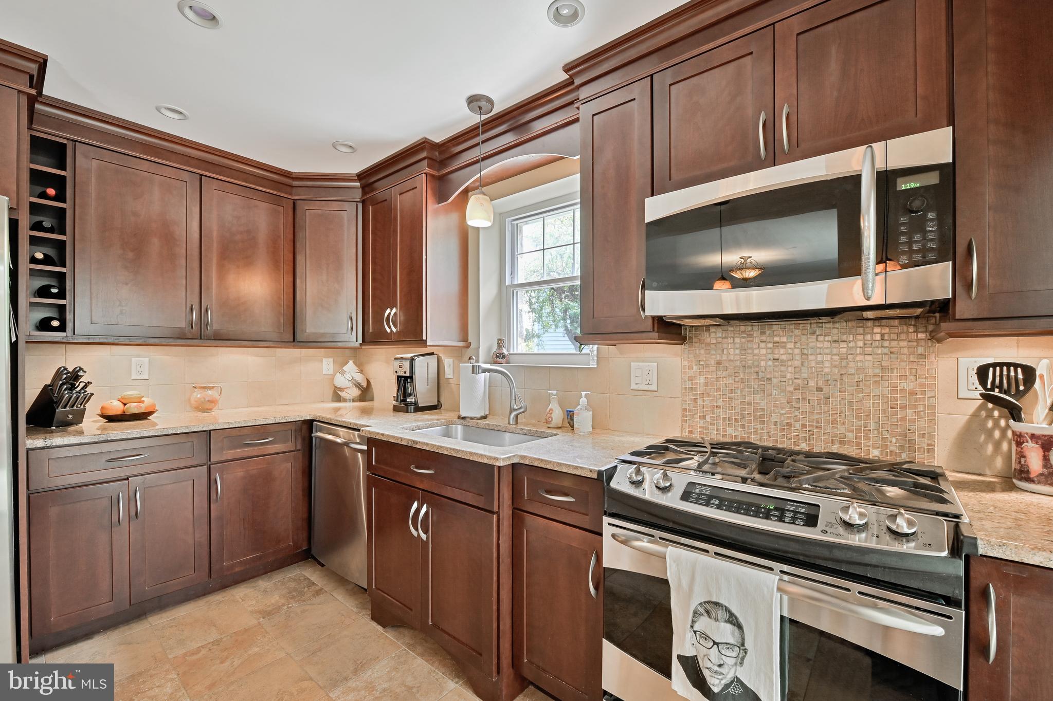6420 Sherwood Road Baltimore, MD 21239 - Photo 16 of 49 Kitchen