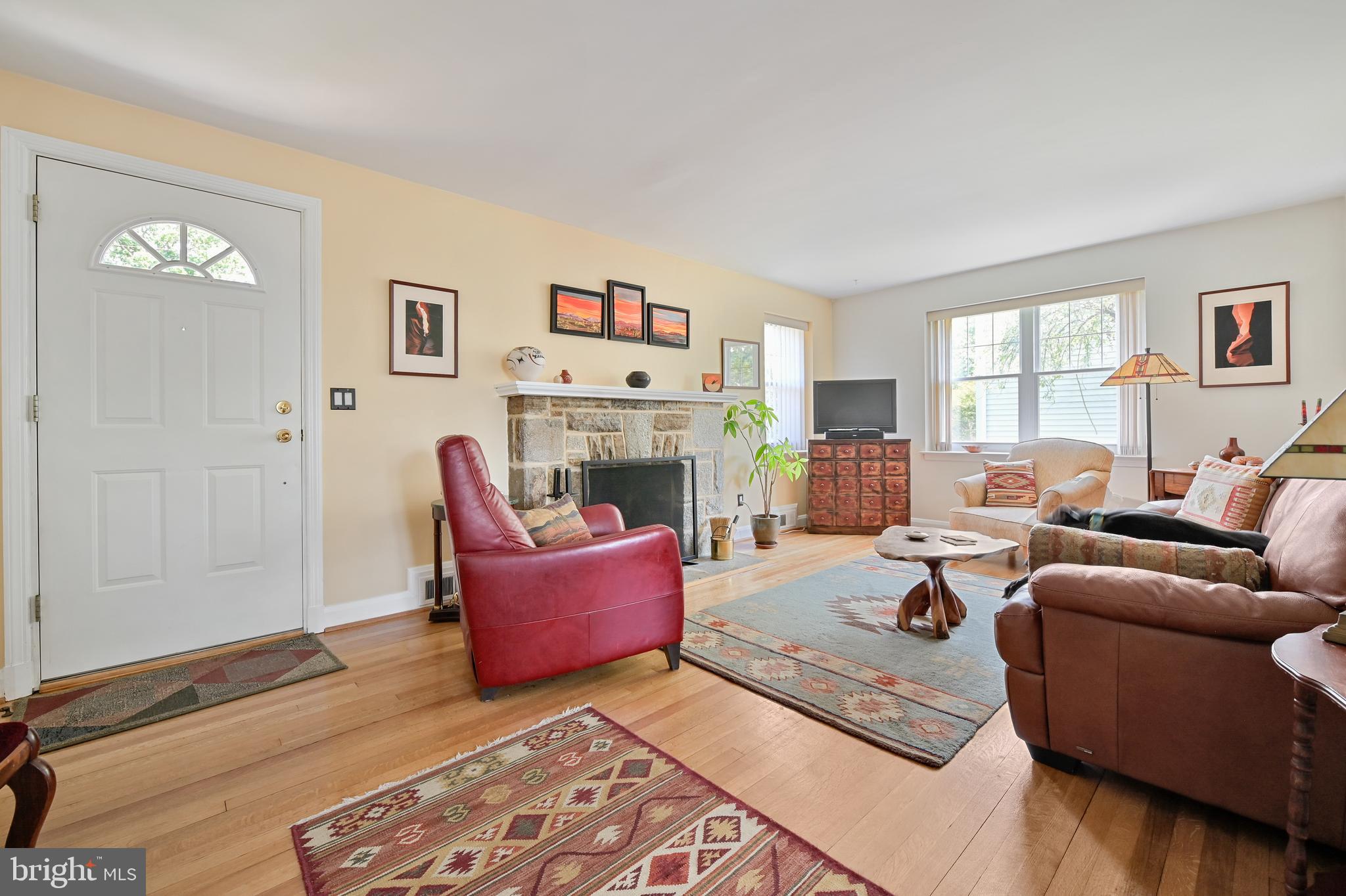 6420 Sherwood Road Baltimore, MD 21239 - Photo 5 of 49 Living Room