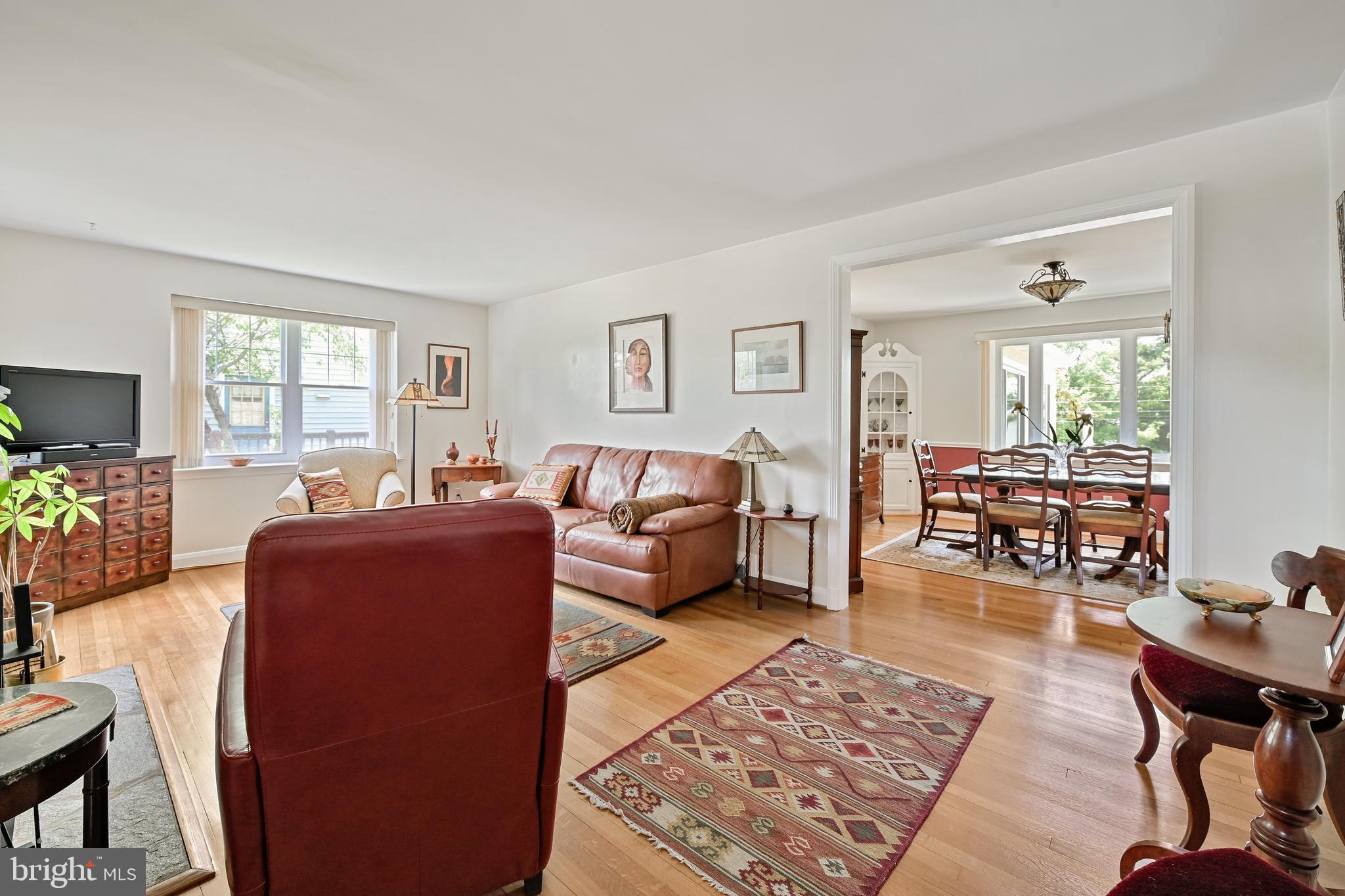 6420 Sherwood Road Baltimore, MD 21239 - Photo 6 of 49 Living Room