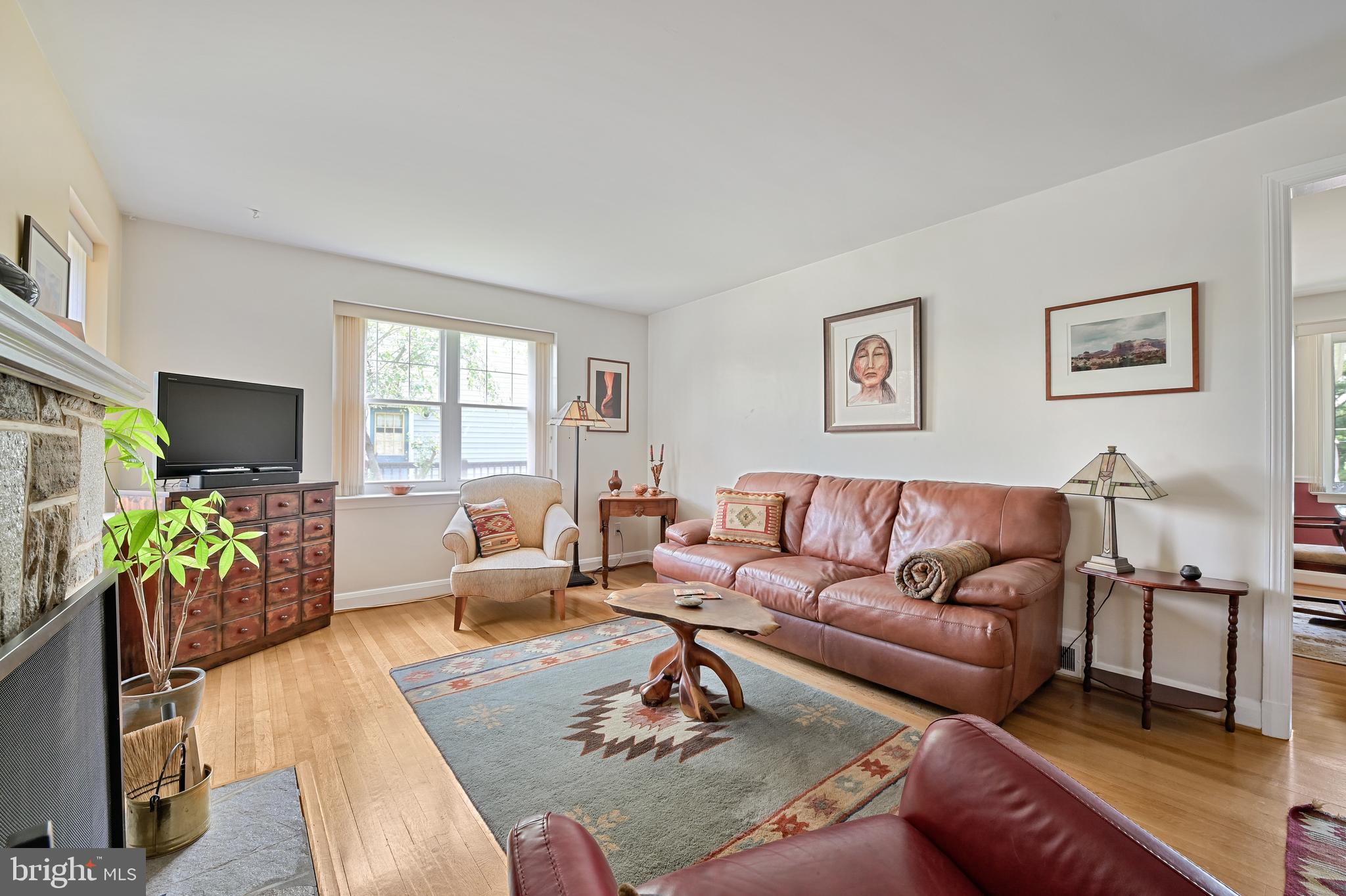6420 Sherwood Road Baltimore, MD 21239 - Photo 7 of 49 Living Room
