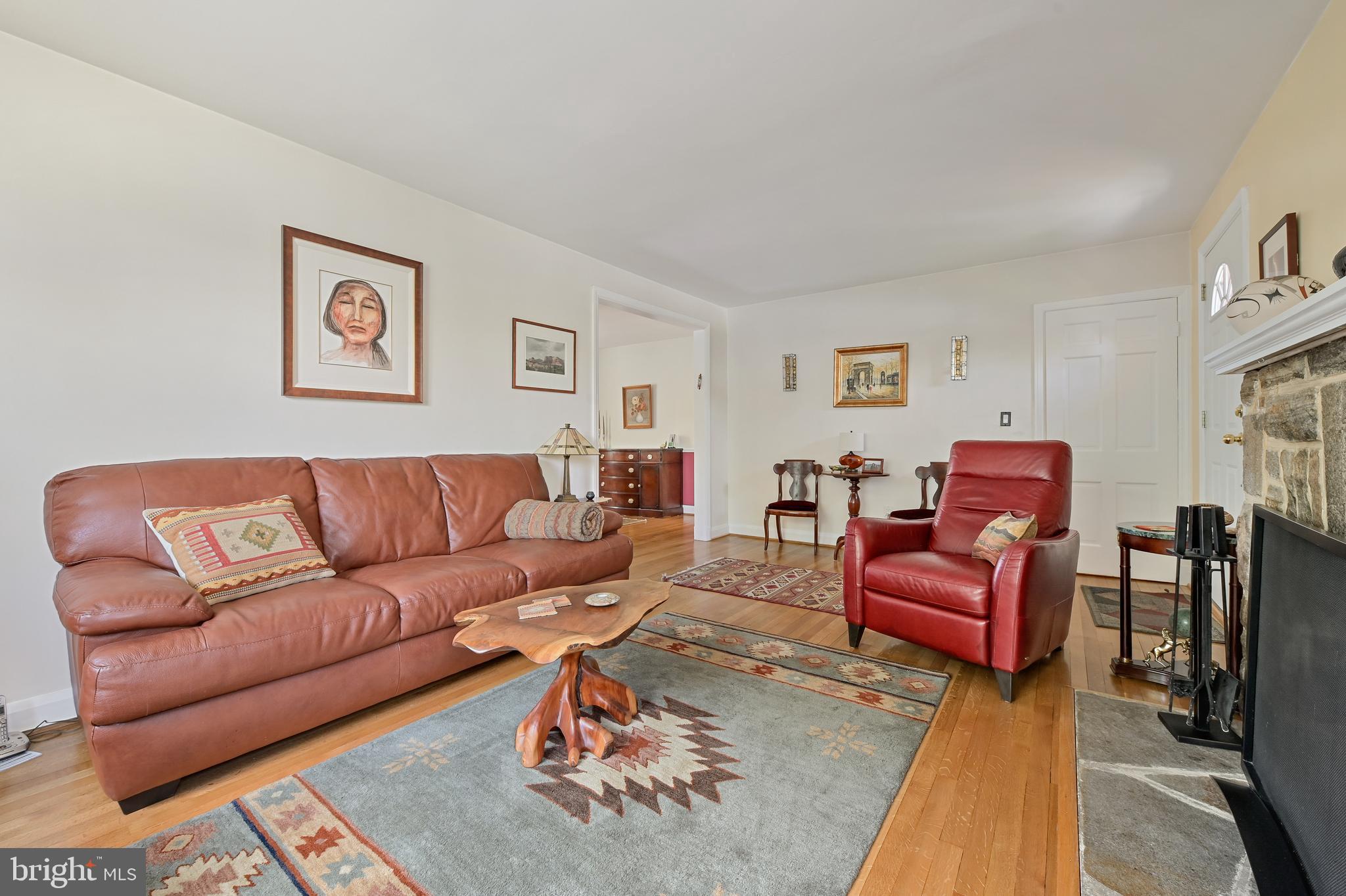 6420 Sherwood Road Baltimore, MD 21239 - Photo 9 of 49 Living Room